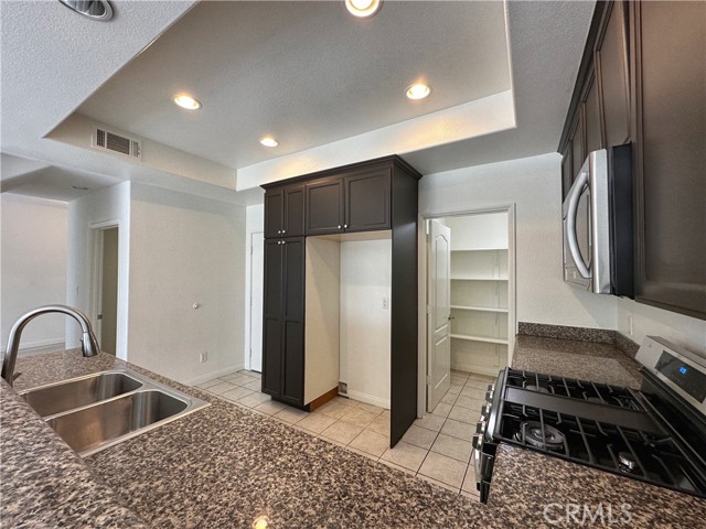 Detail Gallery Image 15 of 34 For 3757 E 52nd St, Maywood,  CA 90270 - 3 Beds | 2/1 Baths