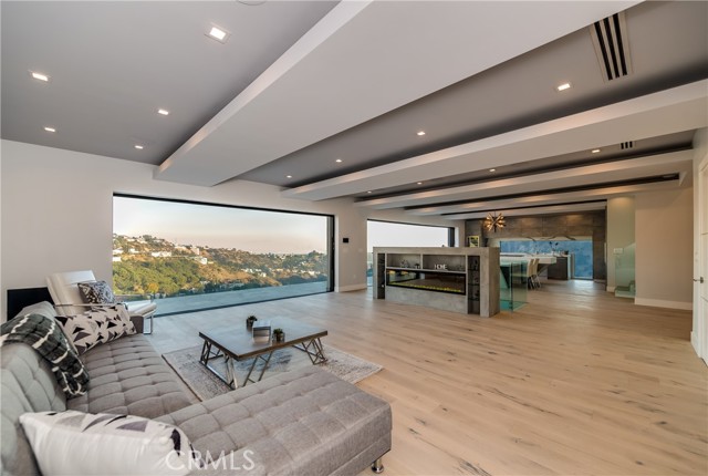 Detail Gallery Image 15 of 75 For 8401 Wyndham Rd, Hollywood Hills,  CA 90046 - 5 Beds | 6 Baths