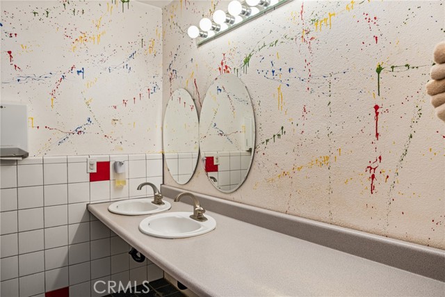 273 N Cleveland Street, Orange CA: https://media.crmls.org/medias/00476ece-647c-488b-8ddf-4d379335712b.jpg