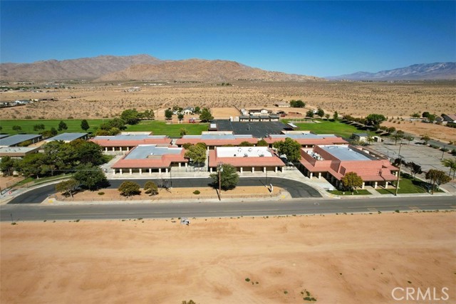 33 Mesquite Road, Apple Valley CA: https://media.crmls.org/medias/0047a1a2-c732-46b7-aec8-37a747b6f6c2.jpg