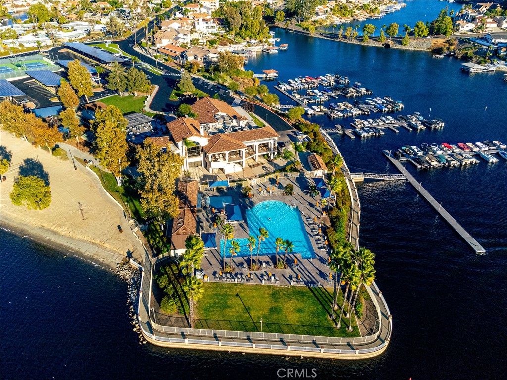 https://media.crmls.org/medias/0047a4ee-4ace-4c14-92cb-aafe6806dfd6.jpg?preset=X-Large