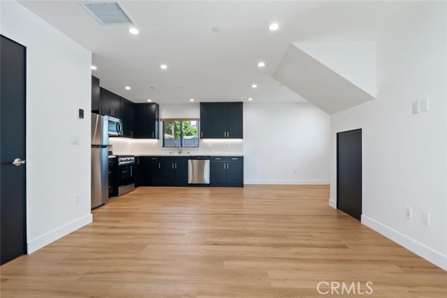 Detail Gallery Image 6 of 14 For 2631 Cochran Ave, Los Angeles,  CA 90016 - 3 Beds | 2/1 Baths