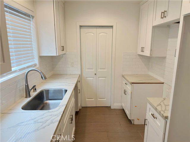1208 S Cochran Avenue, Los Angeles CA: https://media.crmls.org/medias/0048e861-7258-4385-8442-ed4e5832b7dc.jpg