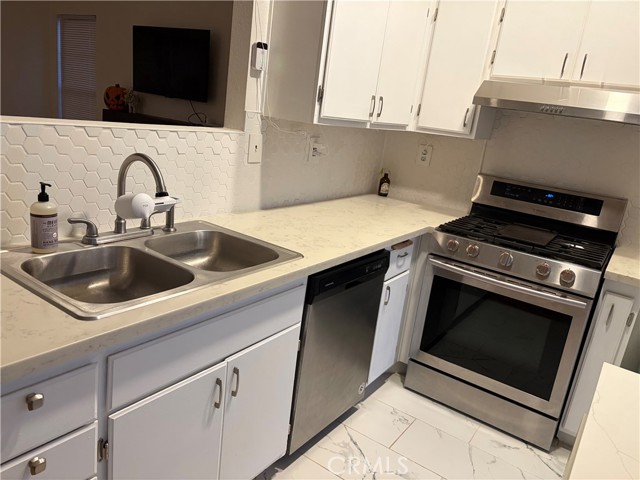 14827 Kimberly Street, Adelanto CA: https://media.crmls.org/medias/0048ecfe-f16b-4ae8-975e-698bc94e6043.jpg