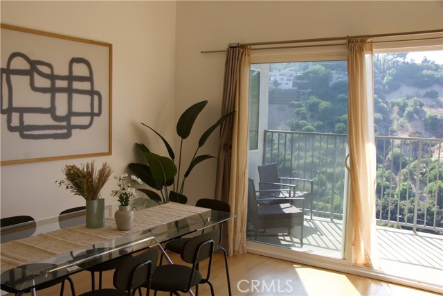 Detail Gallery Image 23 of 32 For 3847 Oakfield Dr., Sherman Oaks,  CA 91423 - 3 Beds | 1/1 Baths