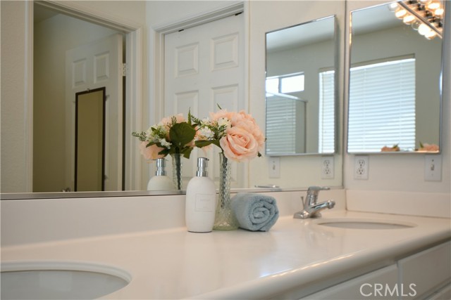 Detail Gallery Image 7 of 14 For 1064 Apple Blossom Ln, Corona,  CA 92881 - 4 Beds | 2/1 Baths