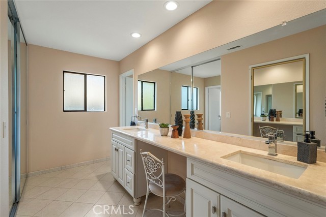 Detail Gallery Image 17 of 37 For 1330 via Christina, Vista,  CA 92084 - 3 Beds | 2 Baths