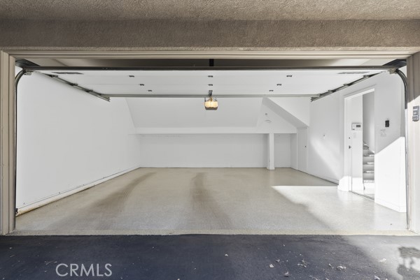 https://media.crmls.org/medias/004a666a-ad06-4c9d-a4b7-9ad6ad8a6ce0.jpg?preset=X-Large