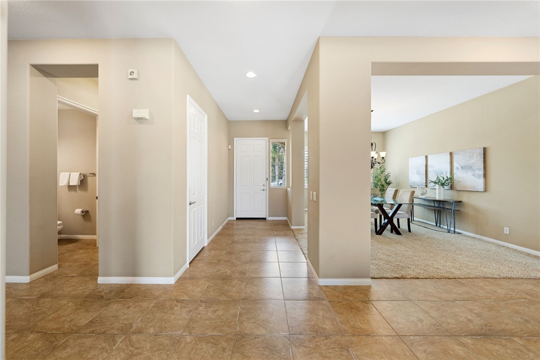 Detail Gallery Image 9 of 42 For 619 Barbre Ln, Corona,  CA 92879 - 4 Beds | 2/1 Baths