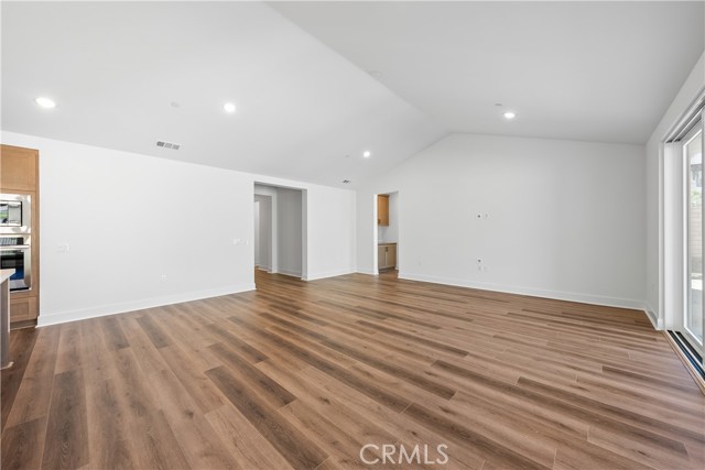 30105 Hillside Place, Castaic CA: https://media.crmls.org/medias/004b4418-e2a8-45df-8c23-a9bdb97bb668.jpg