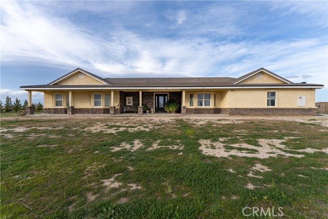 Detail Gallery Image 2 of 46 For 7095 Cypress, Rosamond,  CA 93560 - 4 Beds | 3 Baths