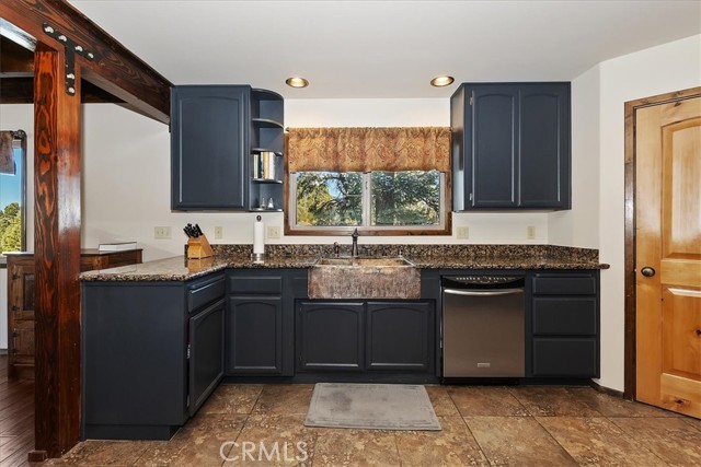 Detail Gallery Image 18 of 75 For 46727 Minnow, Big Bear City,  CA 92314 - 5 Beds | 6/1 Baths