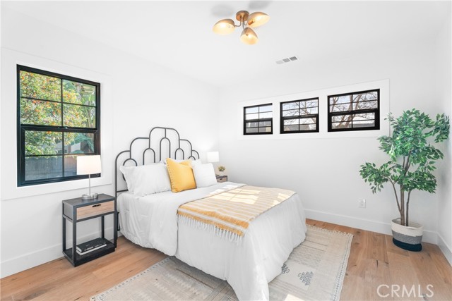 Detail Gallery Image 14 of 35 For 2327 Bonnie Brae, Santa Ana,  CA 92706 - 4 Beds | 2 Baths