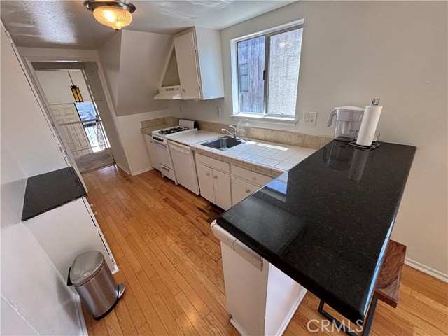 3513 Alma Avenue, Manhattan Beach CA: https://media.crmls.org/medias/004d7bbd-351f-4109-a4ec-52ee640495dc.jpg