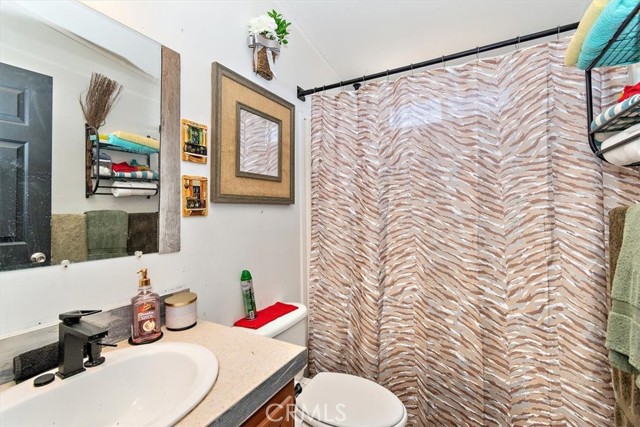 Detail Gallery Image 33 of 43 For 12730 Fir St, Oak Hills,  CA 92344 - 6 Beds | 4/1 Baths