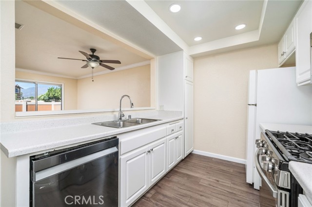 1460 Kendall Drive, San Bernardino CA: https://media.crmls.org/medias/004e5e12-be9a-4fd9-bcbe-67ec9787bf77.jpg