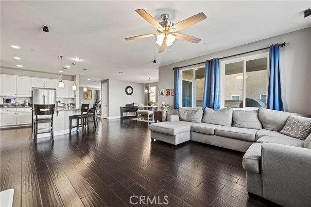 20556 Suzie Lane, Saugus CA: https://media.crmls.org/medias/005031bb-5e32-44a7-9536-f9d095860acb.jpg