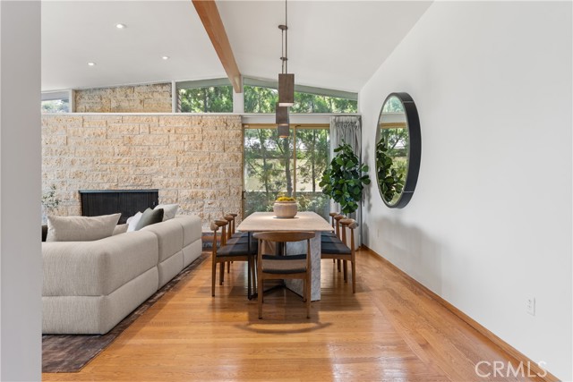 Detail Gallery Image 7 of 42 For 3511 Stonehill Pl, Sherman Oaks,  CA 91423 - 5 Beds | 3 Baths