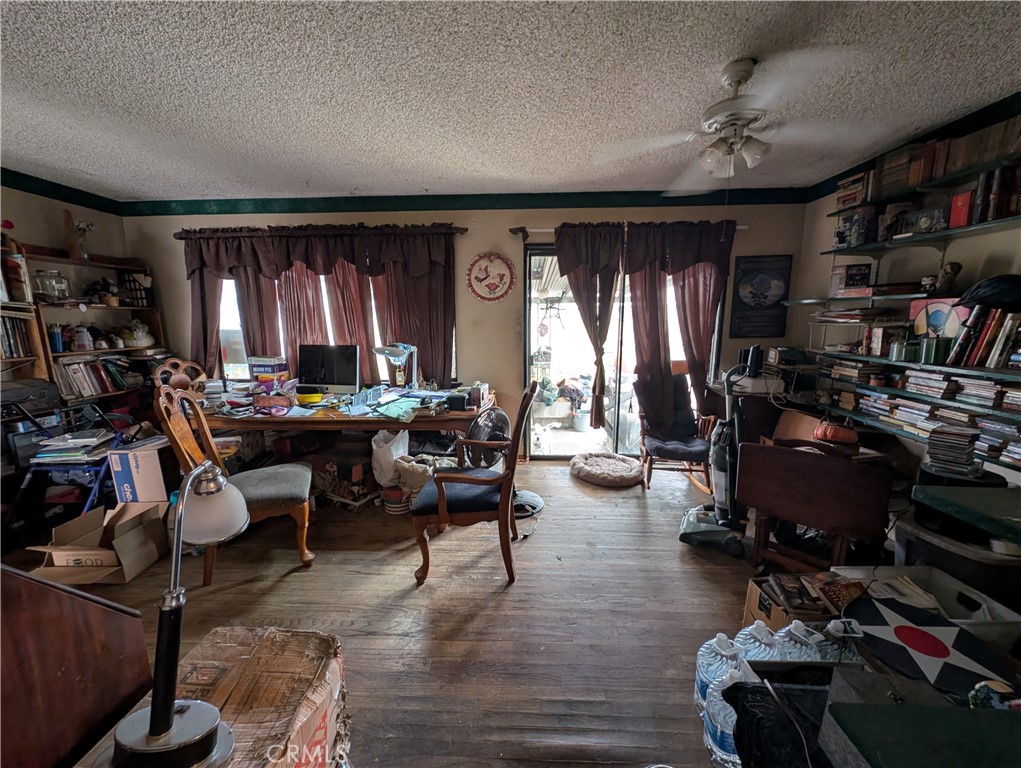 https://media.crmls.org/medias/0051cf9c-02c5-432e-834f-646997111f3a.jpg?preset=X-Large