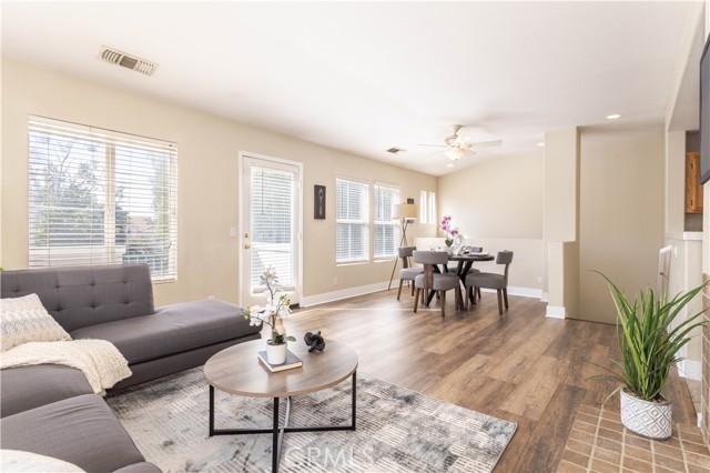 Detail Gallery Image 8 of 33 For 18024 Flynn Dr #5509,  Canyon Country,  CA 91387 - 2 Beds | 2 Baths