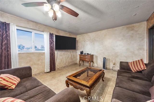 7519 Man O War Street, Bakersfield CA: https://media.crmls.org/medias/0053d132-5f3d-4012-87da-182a6656e807.jpg