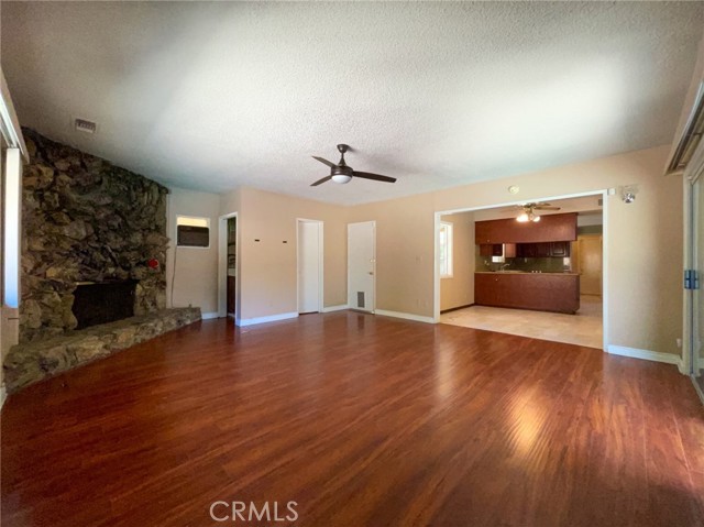 Detail Gallery Image 3 of 19 For 19923 Blackhawk St, Chatsworth,  CA 91311 - 4 Beds | 3/1 Baths