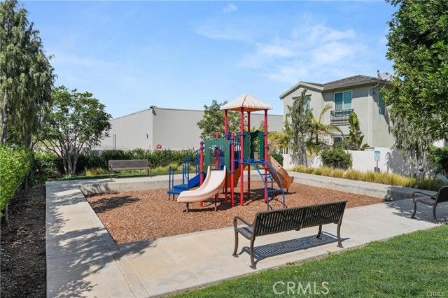 12016 Fairmont Court, Hawthorne CA: https://media.crmls.org/medias/0055543e-24cf-442a-adb2-88abdf7a8b46.jpg