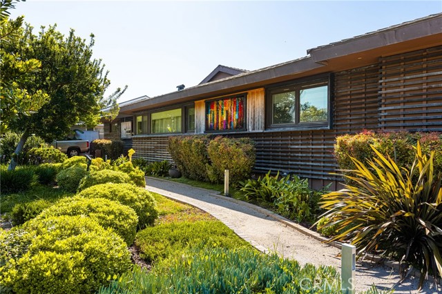 1006 W Pioneer Drive, Anaheim CA: https://media.crmls.org/medias/0055a661-b7fc-42e0-af7c-94515cba992a.jpg