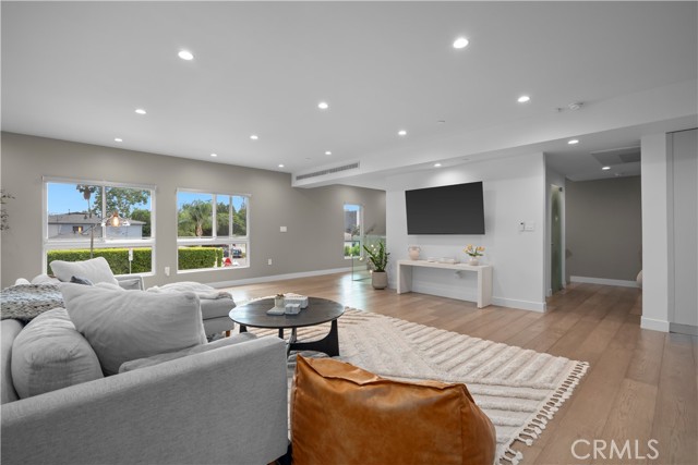 14157 Tiara Street, Sherman Oaks CA: https://media.crmls.org/medias/00576660-439a-41b3-b254-cca62f6da507.jpg
