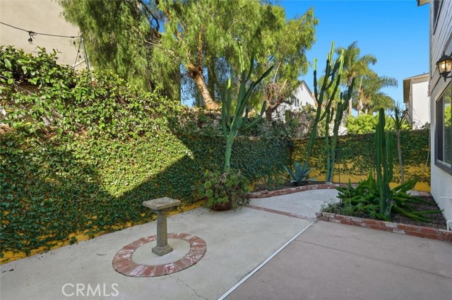 Detail Gallery Image 12 of 23 For 2113 Marshallfield Ln #B,  Redondo Beach,  CA 90278 - 4 Beds | 2/1 Baths