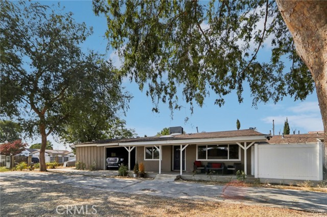 8040 Troost Avenue, North Hollywood CA: https://media.crmls.org/medias/0058990c-b313-470e-af78-c065494e3905.jpg
