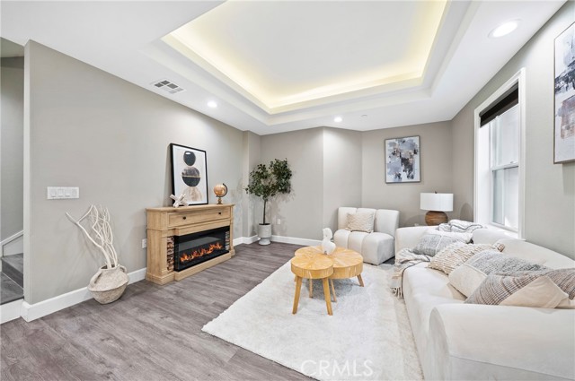 Detail Gallery Image 3 of 35 For 432 S Alhambra #E,  Monterey Park,  CA 91755 - 3 Beds | 3 Baths