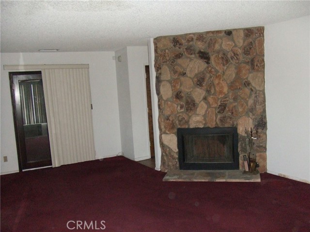 16069 Jasmine Street, Victorville CA: https://media.crmls.org/medias/0058f3dd-8cea-4f46-a667-bab791bc3d4e.jpg