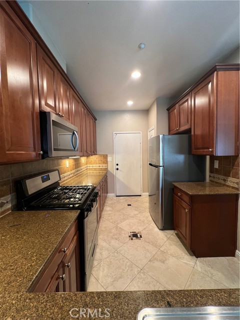 Detail Gallery Image 5 of 18 For 7161 East Ave #104,  Rancho Cucamonga,  CA 91739 - 3 Beds | 2/1 Baths