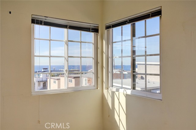 230 30th Street, Hermosa Beach, California 90254, 5 Bedrooms Bedrooms, ,3 BathroomsBathrooms,Residential,Sold,30th,SB22001152