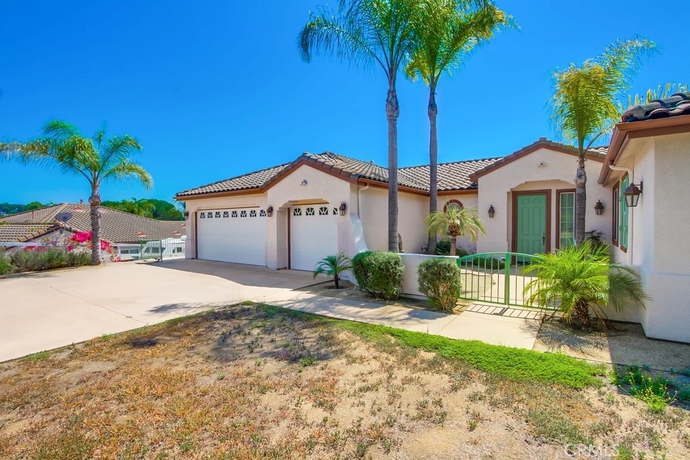 MLS #OC25182167 img 3