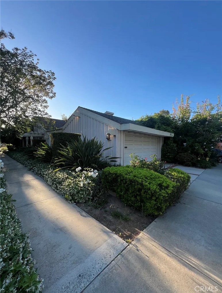 9 Oak Tree Lane