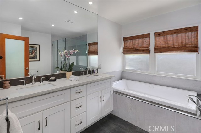 5866 Varna Avenue, Valley Glen CA: https://media.crmls.org/medias/005bb81e-e82b-4016-a32d-29ad33d78427.jpg