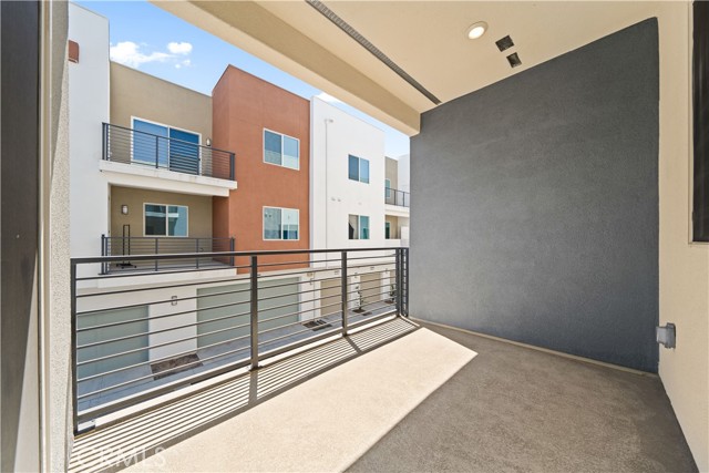 175 Baluster, Irvine CA: https://media.crmls.org/medias/005c4c34-4b3d-4fd2-b591-f6828839bae6.jpg