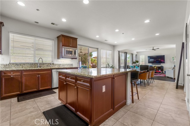 Detail Gallery Image 7 of 33 For 1932 Corte Verbena, Chula Vista,  CA 91914 - 5 Beds | 4/1 Baths
