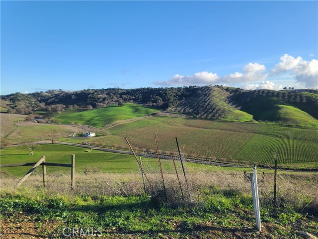 Detail Gallery Image 10 of 21 For 9308 Chimney Rock Rd, Paso Robles,  CA 93446 - 6 Beds | 4 Baths