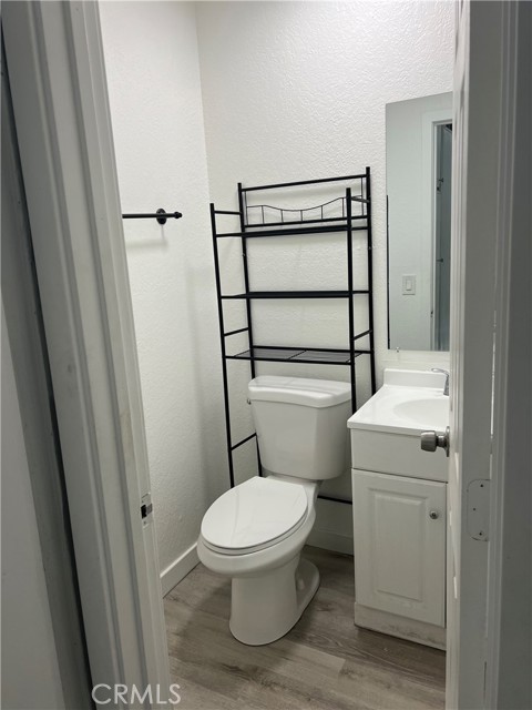 Detail Gallery Image 8 of 13 For 136 W 53rd St a,  Long Beach,  CA 90805 - 2 Beds | 1/1 Baths