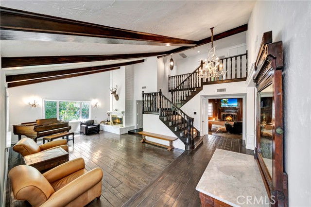 Detail Gallery Image 5 of 55 For 5441 Calvin Ave, Tarzana,  CA 91356 - 5 Beds | 5/1 Baths