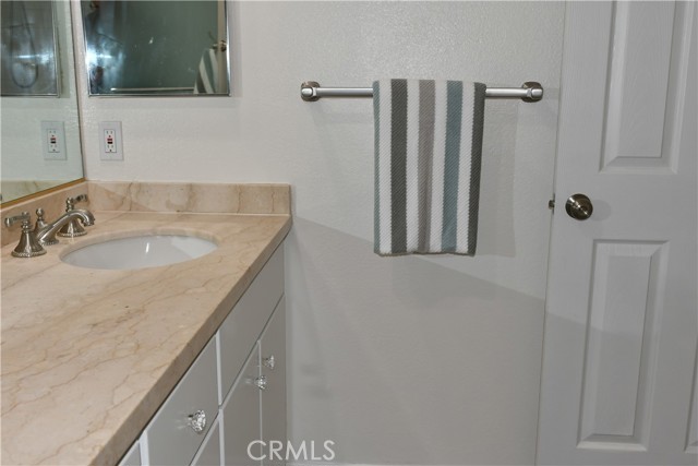 Shared Full Bathroom