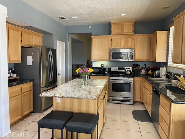 Detail Gallery Image 7 of 26 For 1124 E Avenue K14, Lancaster,  CA 93535 - 4 Beds | 3 Baths