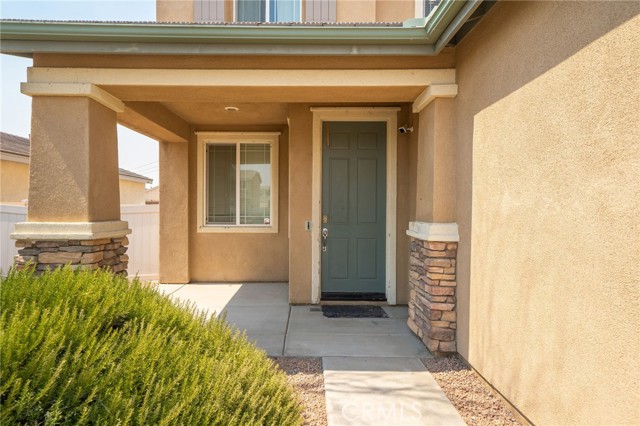 Detail Gallery Image 4 of 49 For 16620 Desert Lily St, Victorville,  CA 92394 - 4 Beds | 2/1 Baths