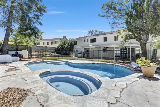 Detail Gallery Image 26 of 31 For 24045 Philiprimm St, Woodland Hills,  CA 91367 - 8 Beds | 5 Baths