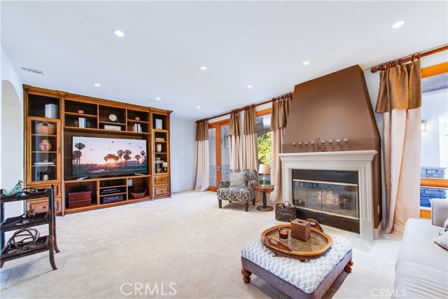 Detail Gallery Image 6 of 67 For 5230 Quakertown Ave, Woodland Hills,  CA 91364 - 5 Beds | 5 Baths