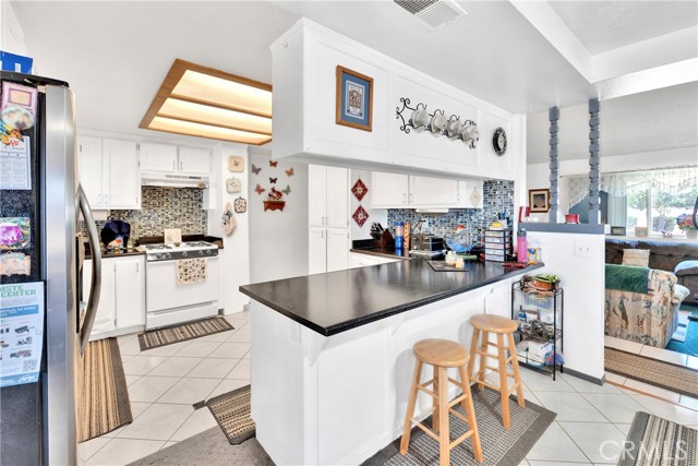 Detail Gallery Image 11 of 43 For 13237 Smoke Tree Rd, Victorville,  CA 92392 - 3 Beds | 2 Baths