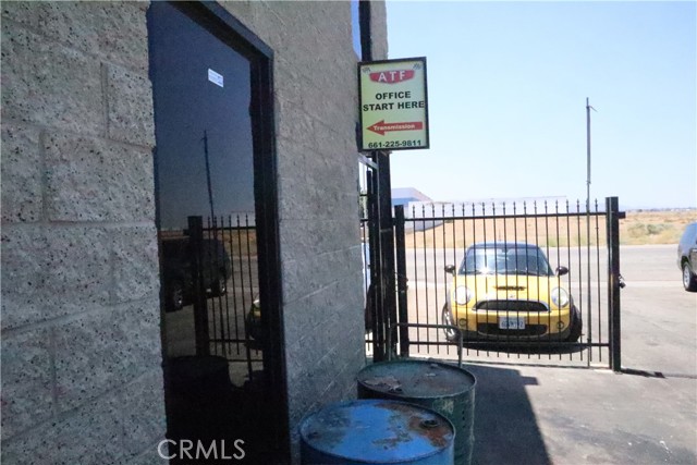 38950 30th E Street, Palmdale CA: https://media.crmls.org/medias/0064789b-f09e-4178-bc51-38e71dc9403f.jpg